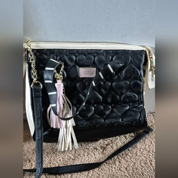 Betsey Johnson Black Quilted Crossbody Bag - Picture 1 of 8